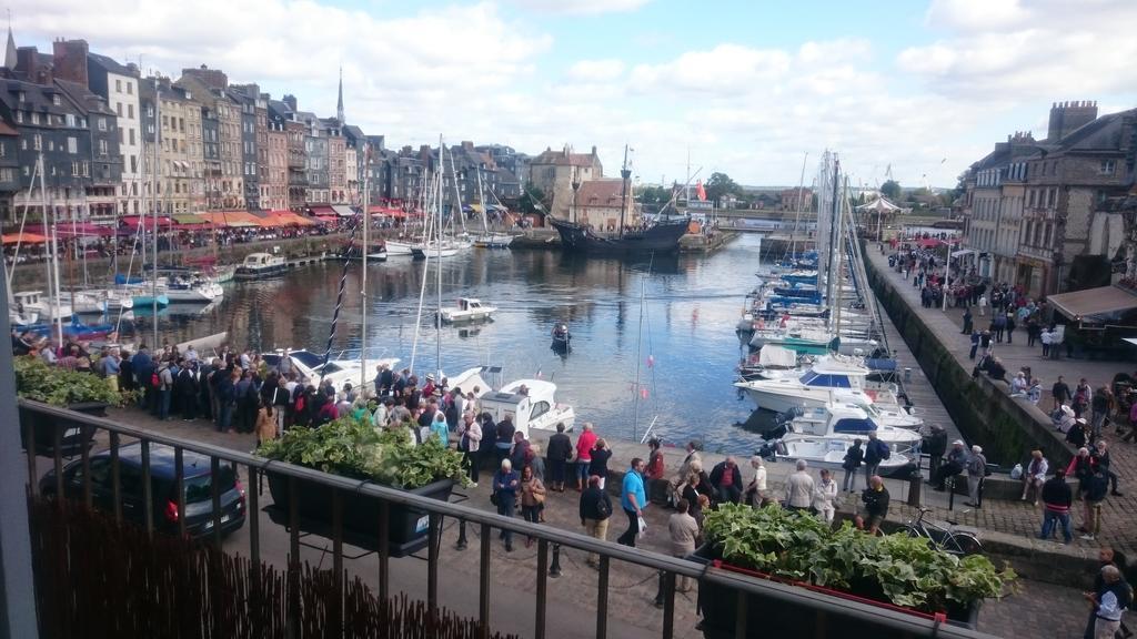 Le Balcon Du Port Apartman Honfleur Szoba fotó